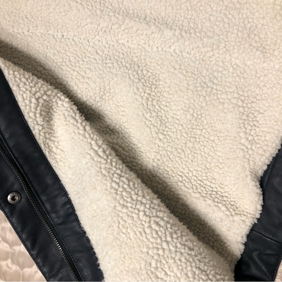 Levi’s Sherpa-Lined Faux Leather Trucker Jacket w/ Fringe & Serape Back Panel  L - Picture 12 of 12